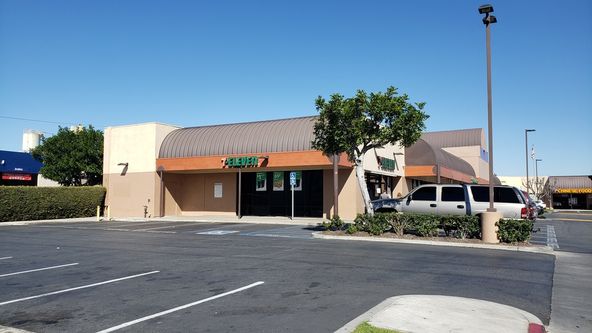 Warner Grand Plaza: 2212-2246 South Grand Avenue, Santa Ana, CA 92705